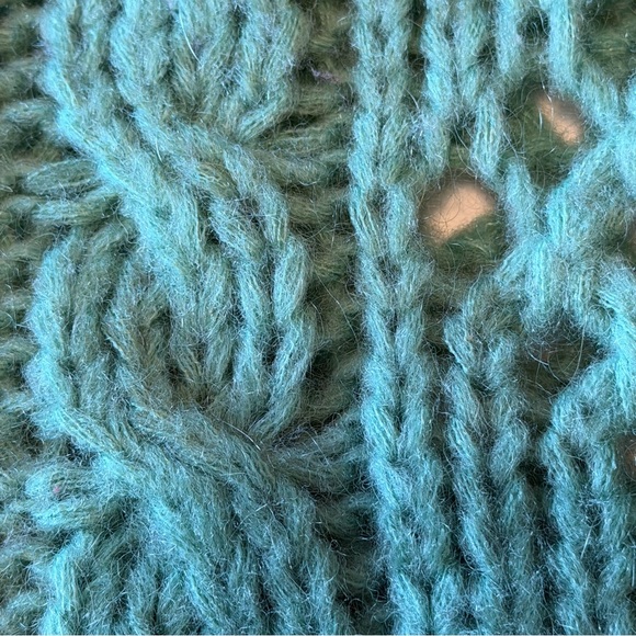 Free People Fluff cableknit chunky pullover sweater, scoop neck, green sz M - Picture 11 of 13